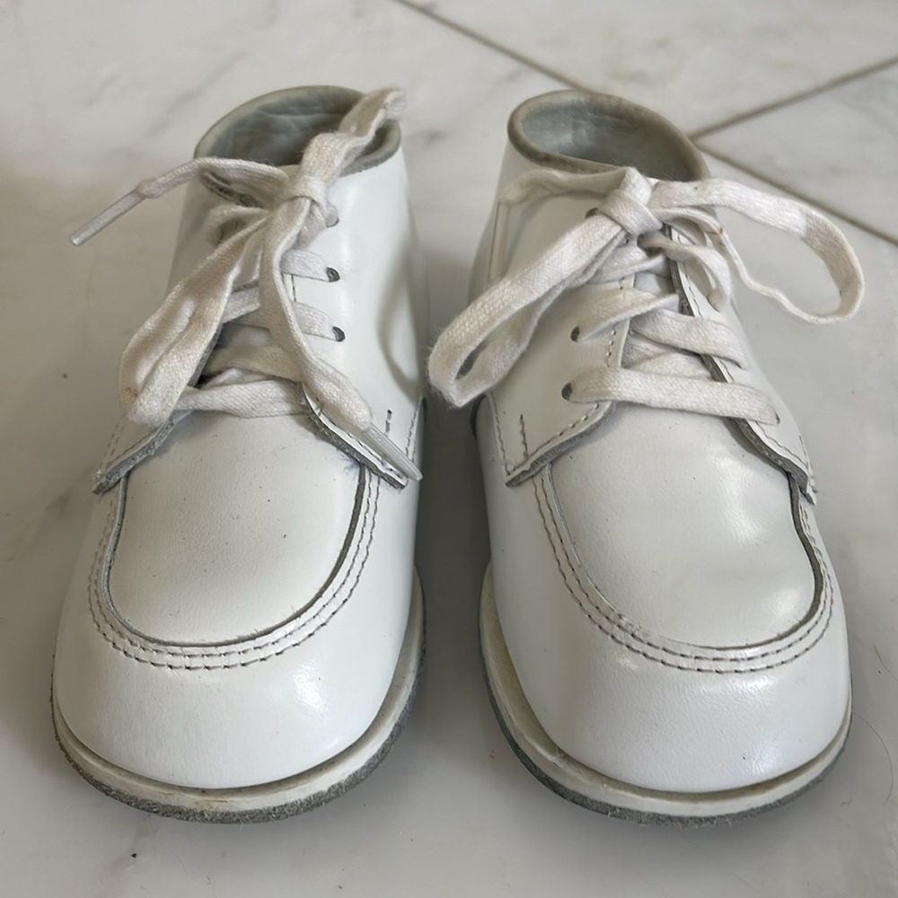 Stride Rite, traditional white leather baby infant shoe size 4.5 good condition - Picture 2 of 9